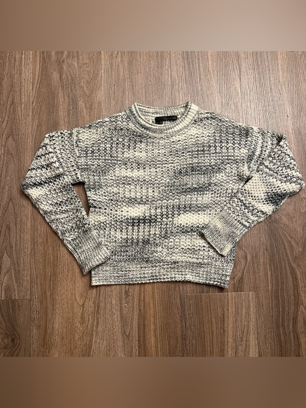 360 cashmere chunky knit 100% cashmere Gray & cream sweater. Size XS. $350 MSRP
